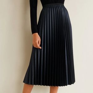 Mango skirt NWT Metallic pleated skirt size S
